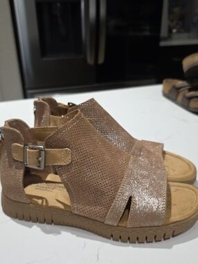 Comfortiva Shimmery Tan Buckle Sandals Size  8.5